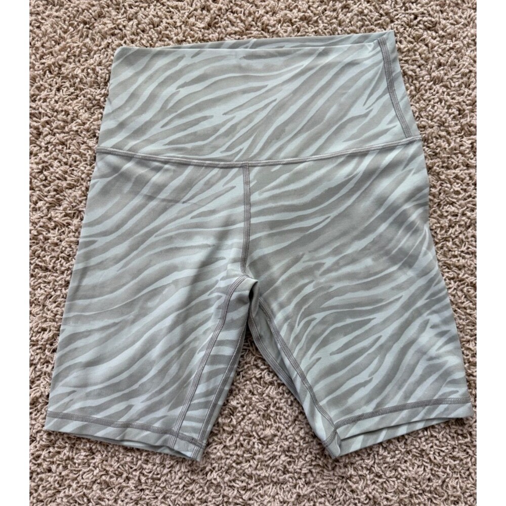 Lululemon Align Short 8" Women's Size 6 Le Tigre Camo Green